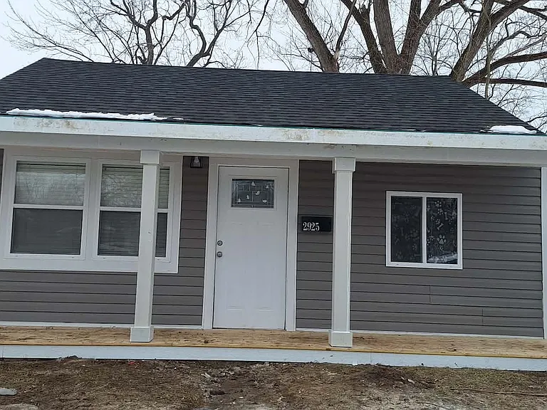 2925 Stuart St — Photo 6