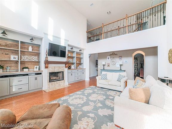 4th image of 7480 Clairmont Dr N