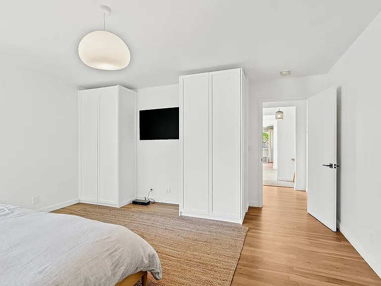 13805 Village Ave — Photo 20