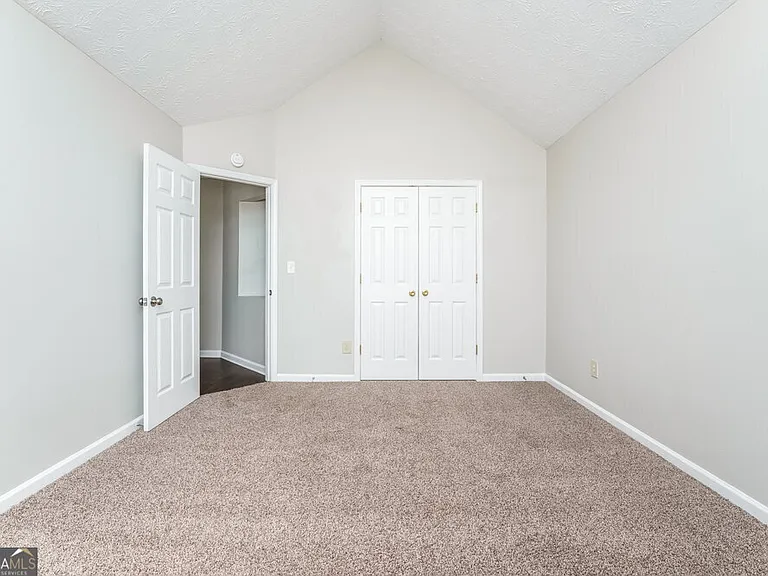 920 Glen Oaks Ln — Photo 14