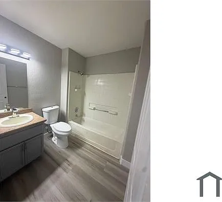2 bed, 976 sqft, $1,655 — Photo 3