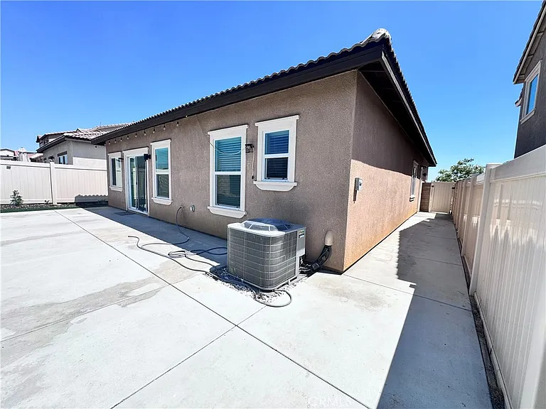 35282 Price St — Photo 13