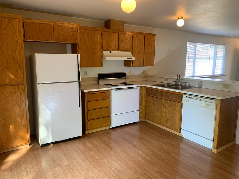2431 Spruce Rd #B — Photo 5