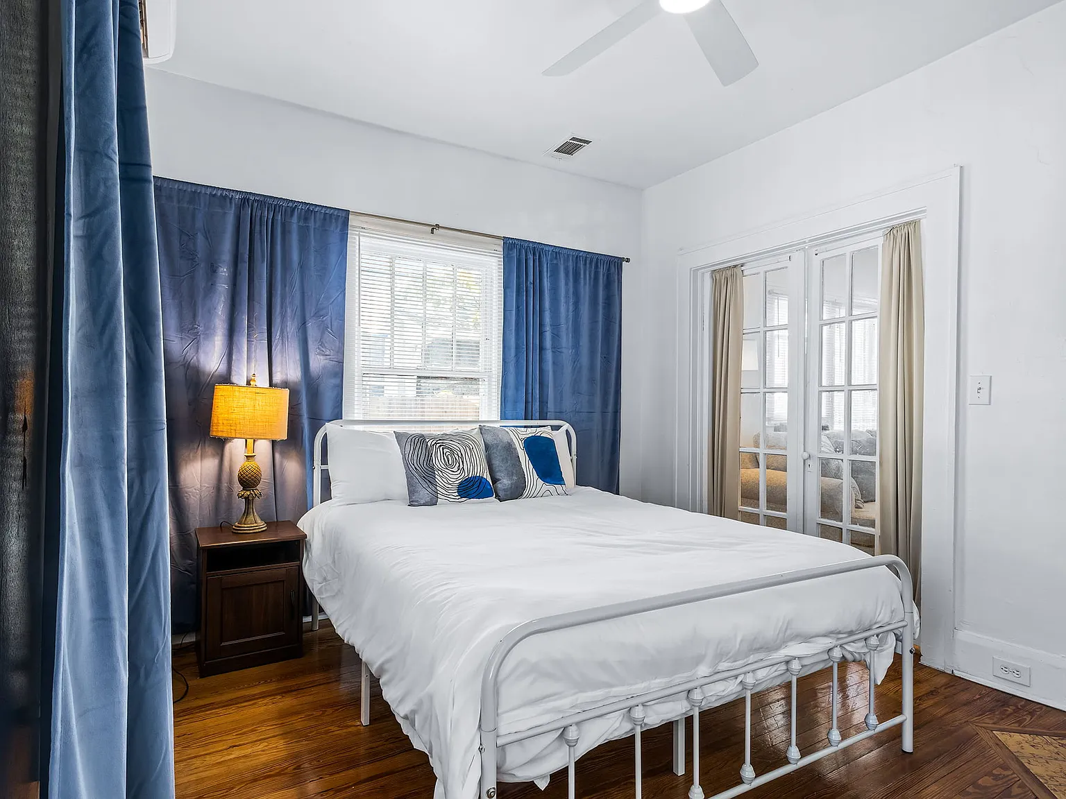 2 bed, 1000 sqft, $3,200 — Photo 3