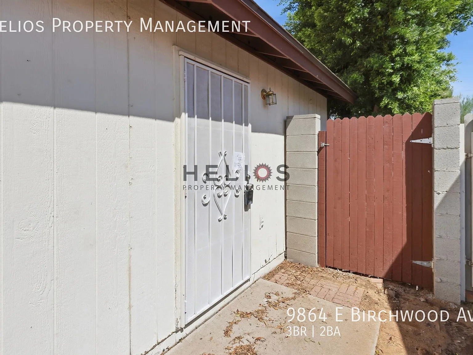 Spacious 3-Bedroom Home with Vaulted Ceilings & Large Backyard — Photo 4