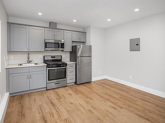 2nd image of 10836 Stanwin Ave