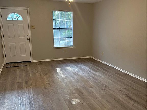 5th image of 304 Hickory St #A