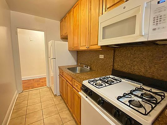 4th image of 41-11 Parsons Blvd #201