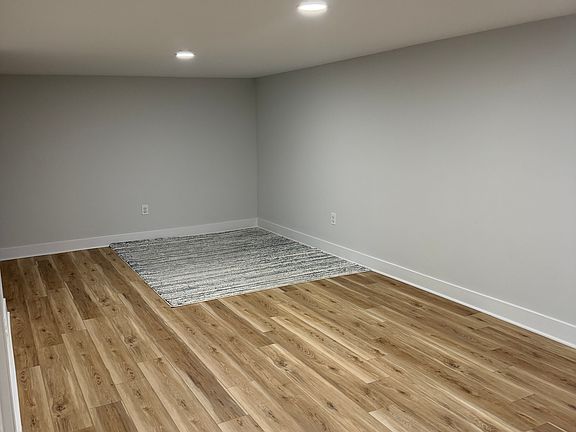 3rd image of 35 Oak St