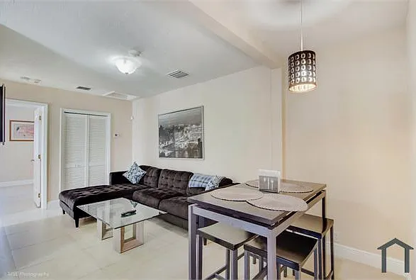 518 SW 7th Ave — Photo 10