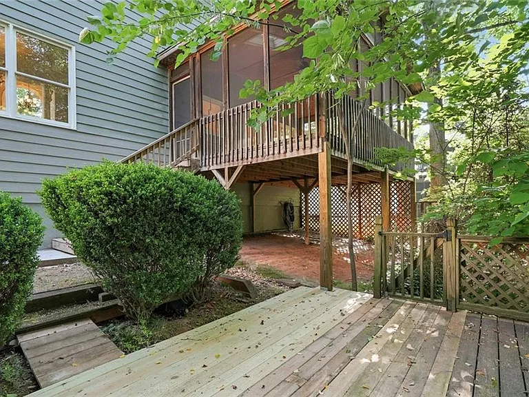 360 Landing Entry — Photo 24