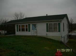 401 S 1st St, Central Cty, KY 42330