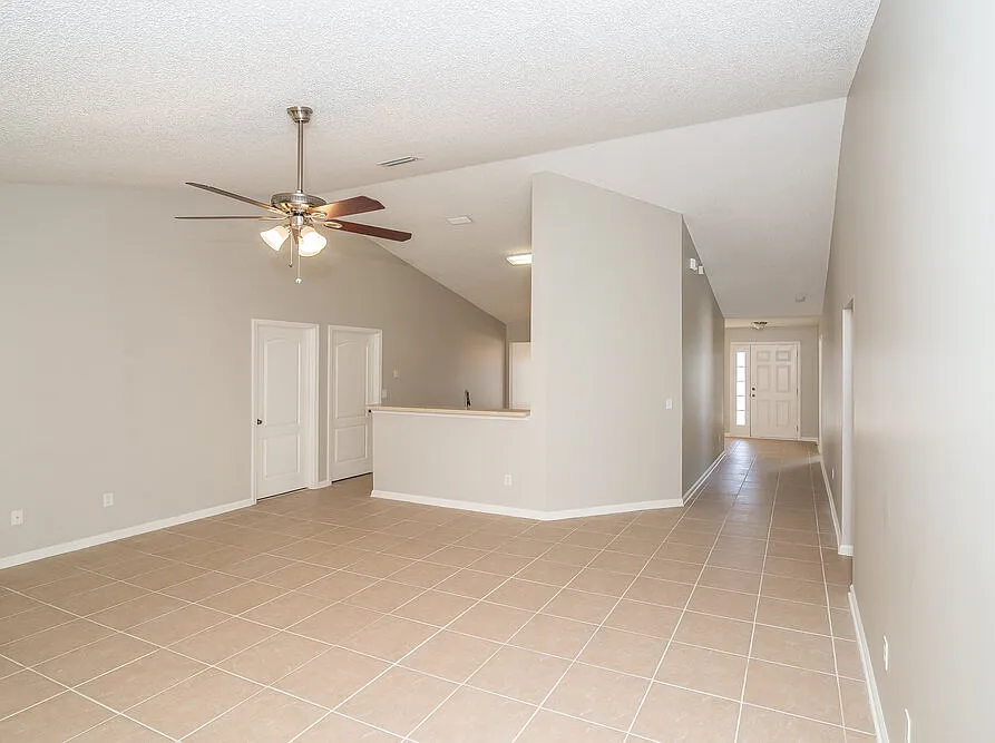 4 bed, 2.0 bath, 1830 sqft, $2,920 — Photo 4