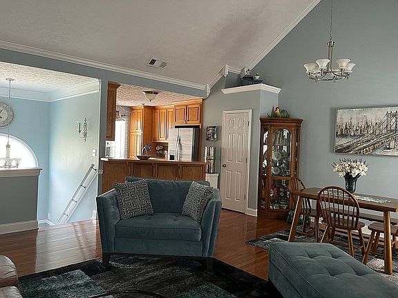 5th image of 4844 Hunt Club Dr