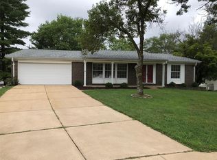 2 Sunny Forest Ct, Ballwin, MO 63011