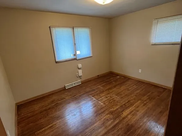 1620 Guernsey Ct, Waterloo, IA 50702