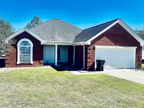108 Sweetwater Dr, Headland, AL 36345