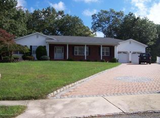 18 Julies Way, Howell, NJ 07731