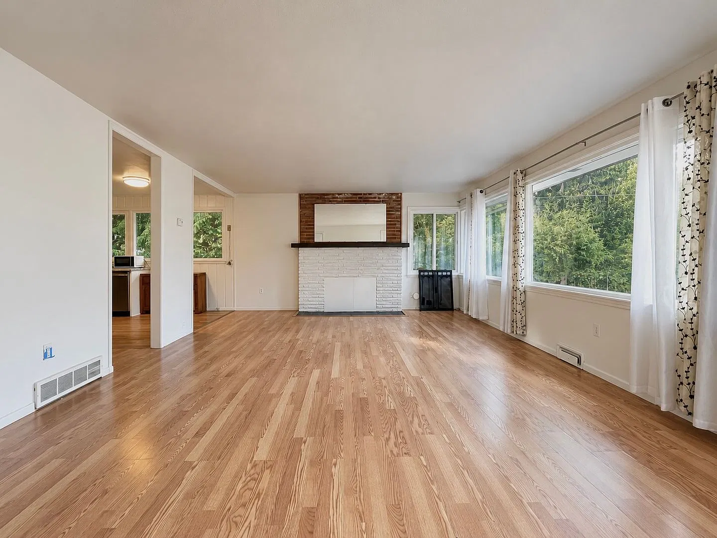 Now Available! Spacious 5-Bedroom Home in the Highline Neighborhood — Photo 3