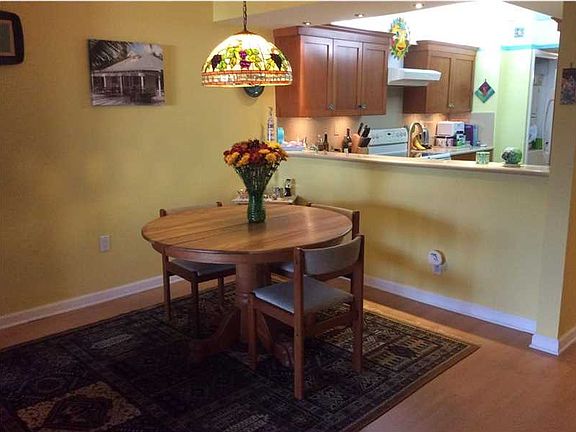 4th image of 520 SE 12th St APT 304
