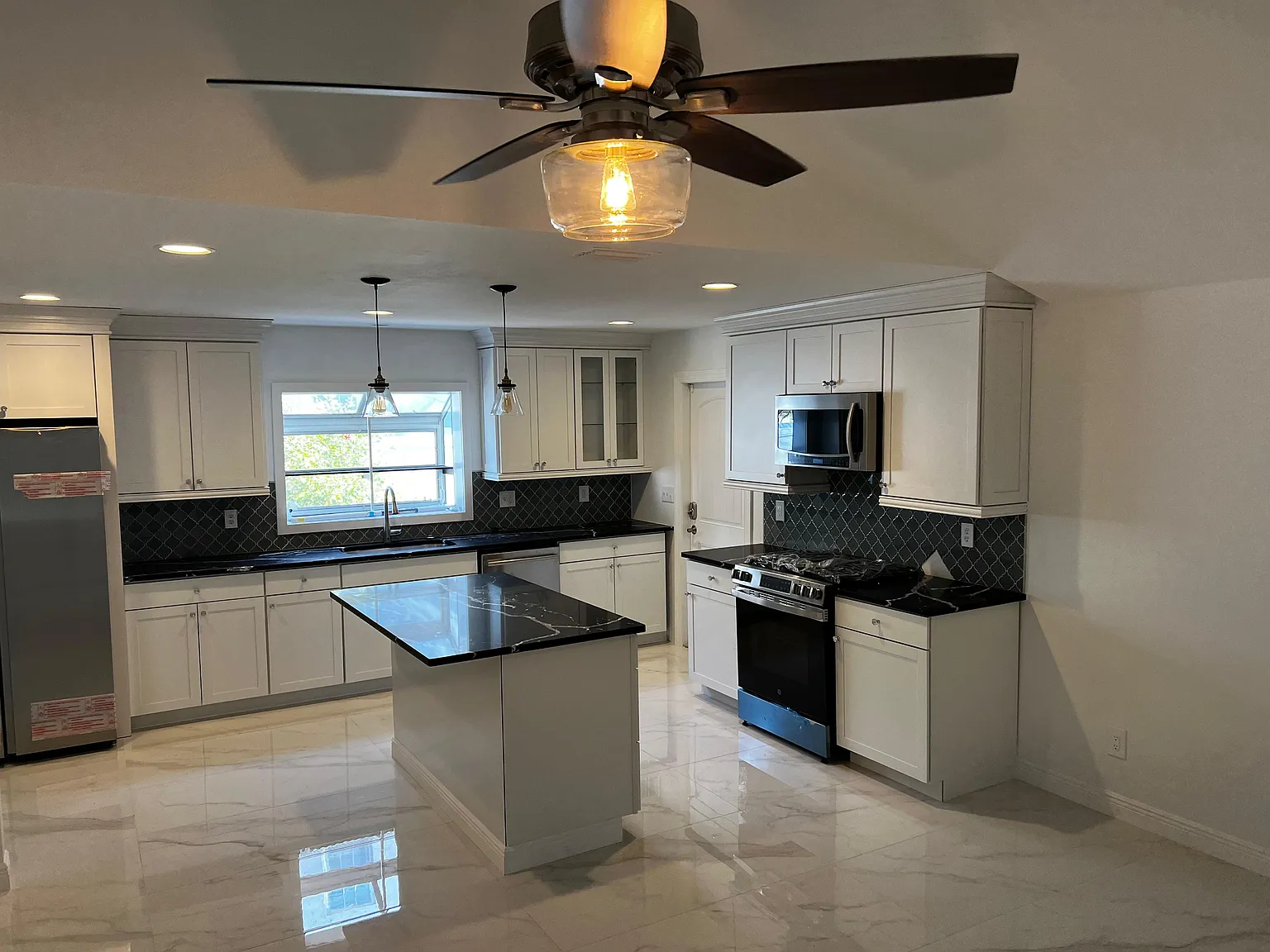 3 bed, 1644 sqft, $4,500 — Photo 2