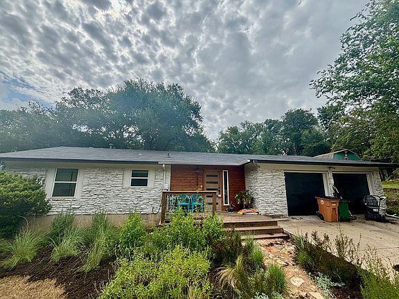 2nd image of 2409 Princeton Dr