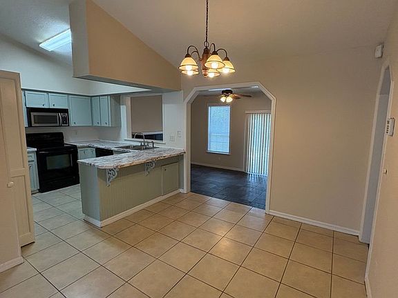 5th image of 5060 SE 35th Ave