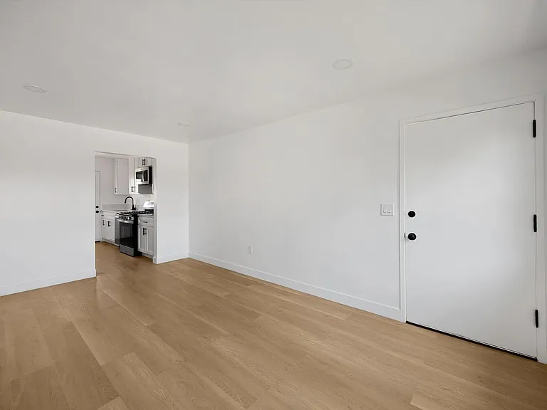 15 Christina St — Photo 11