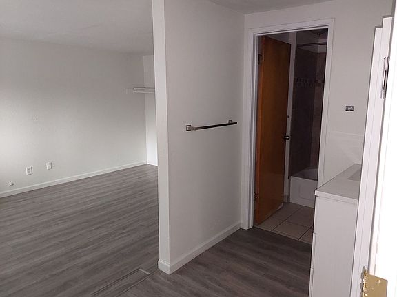 5th image of 970-976 Glorene Ave #K