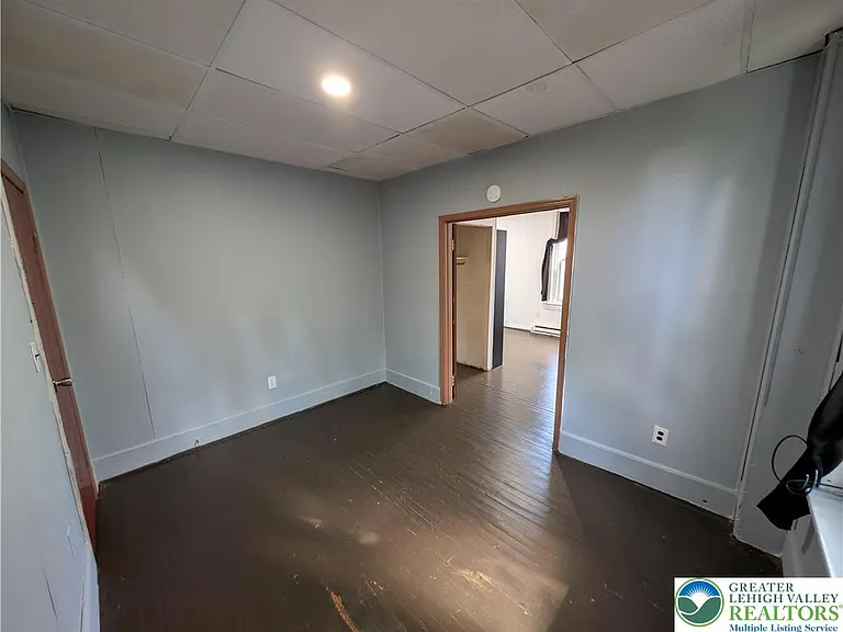 729 E 4th St #2 — Photo 7