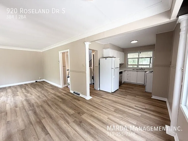 920 Roseland Dr S — Photo 13
