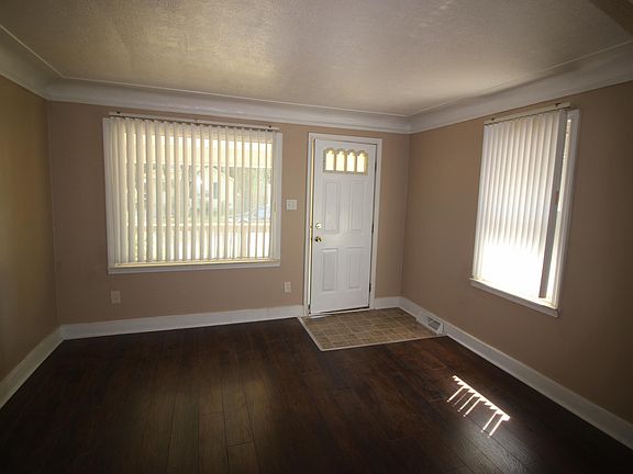 3rd image of 1429 E Jarvis Ave