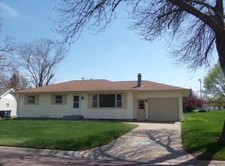 909 E 12th Ave, Mitchell, SD 57301