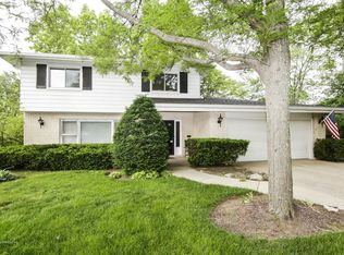 1922 Birch Rd, Northbrook, IL 60062