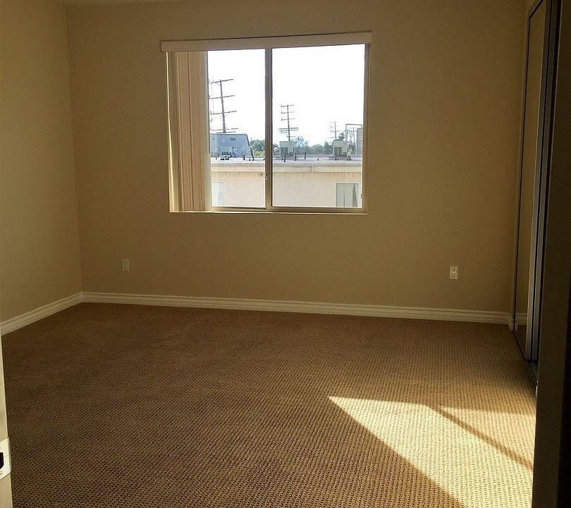 1st image of 16023 Vanowen St APT 6