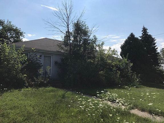 3rd image of 5990 Crestmoor Dr SE