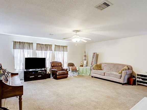 4th image of 3431 Barkers Crossing Ave