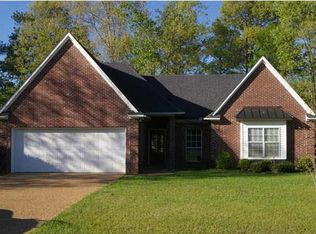 704 Forest Woods Dr, Jackson, MS 39272