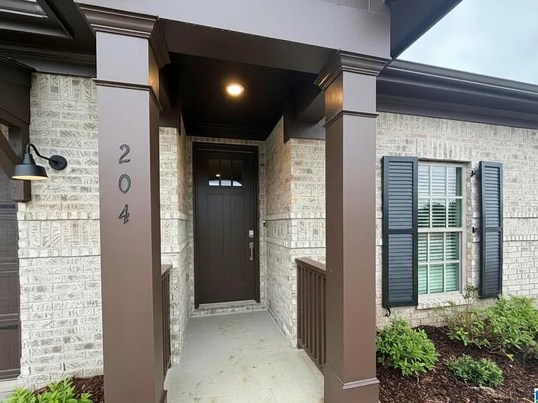 204 Stockyard Cir — Photo 2