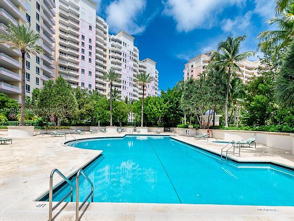 5th image of 789 Crandon Blvd APT 502