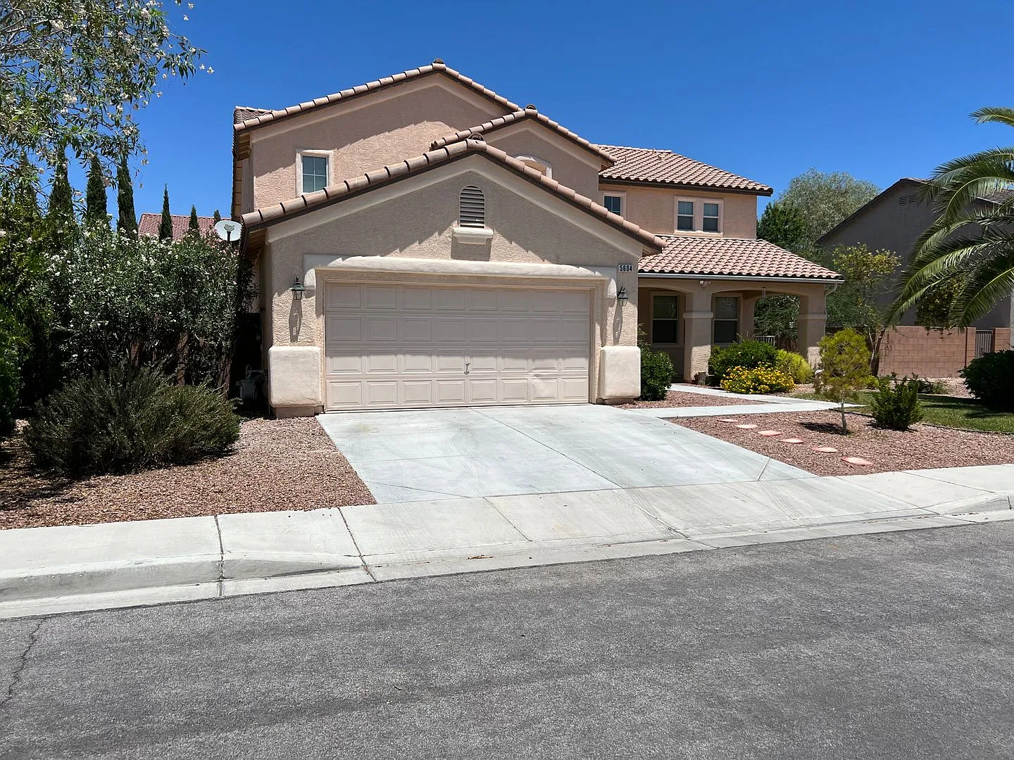 Large Amazing Home In Iron Mountain Ranch — Photo 2