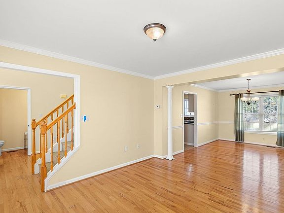 4th image of 137 Caspian Dr
