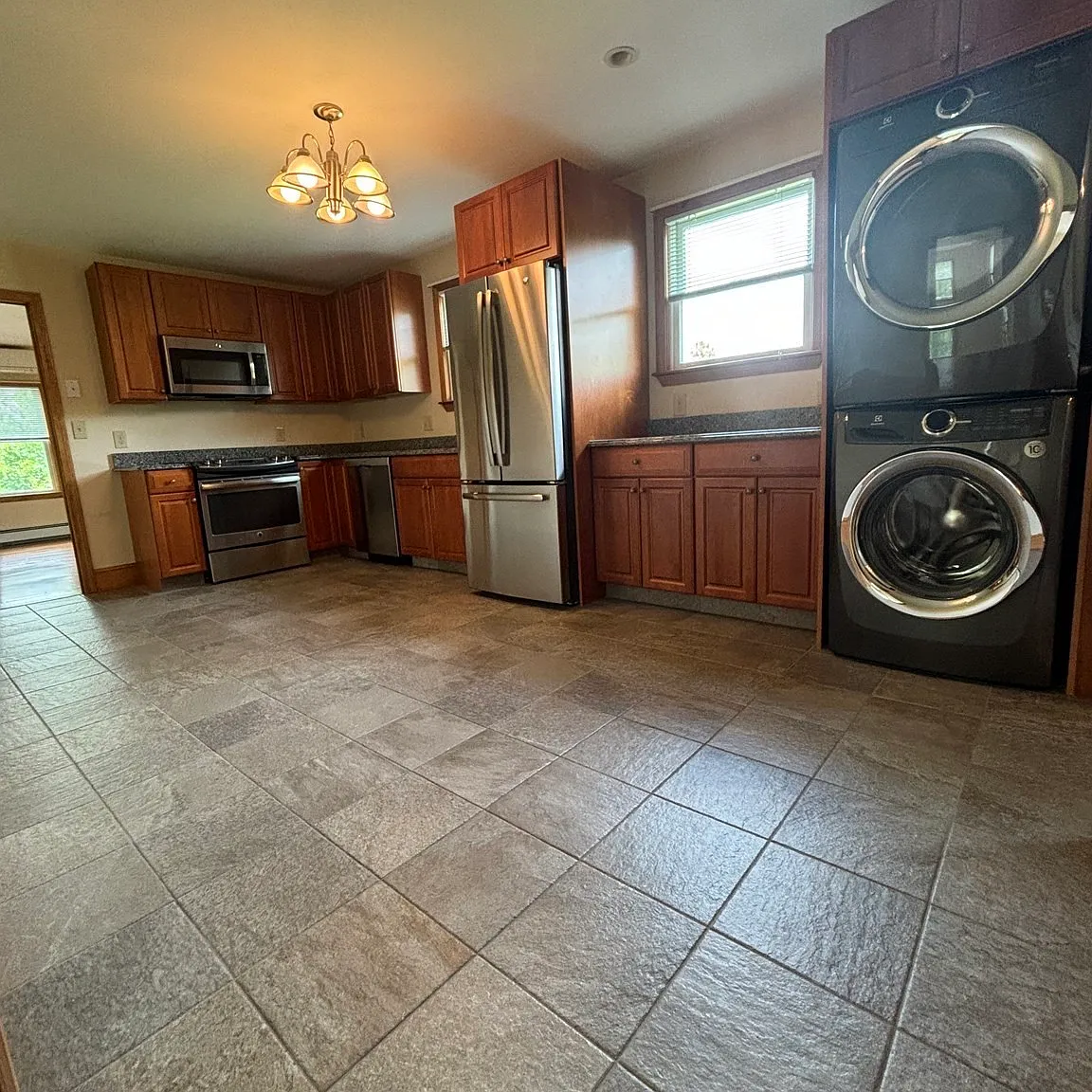 2 bed, 1.0 bath, 1700 sqft, $2,800 — Photo 4