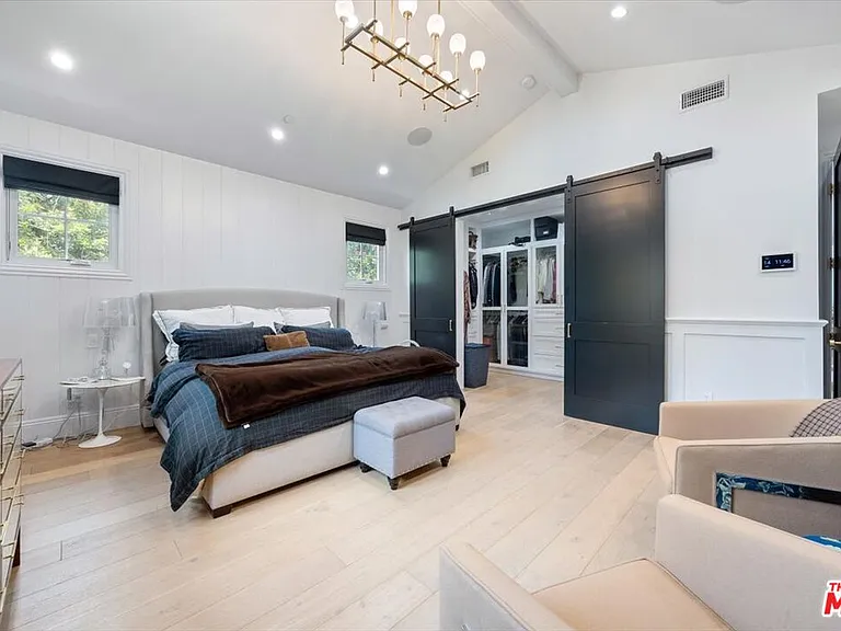 4225 Alcove Ave — Photo 35