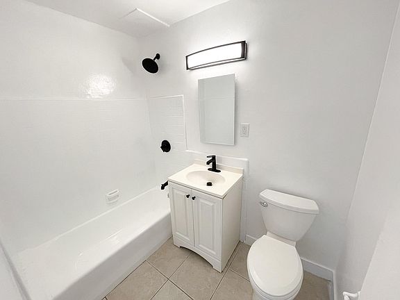 3rd image of 2400 Vanderbilt Ln #A