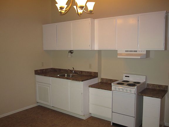 5th image of 210 S Oak Knoll Ave APT 9