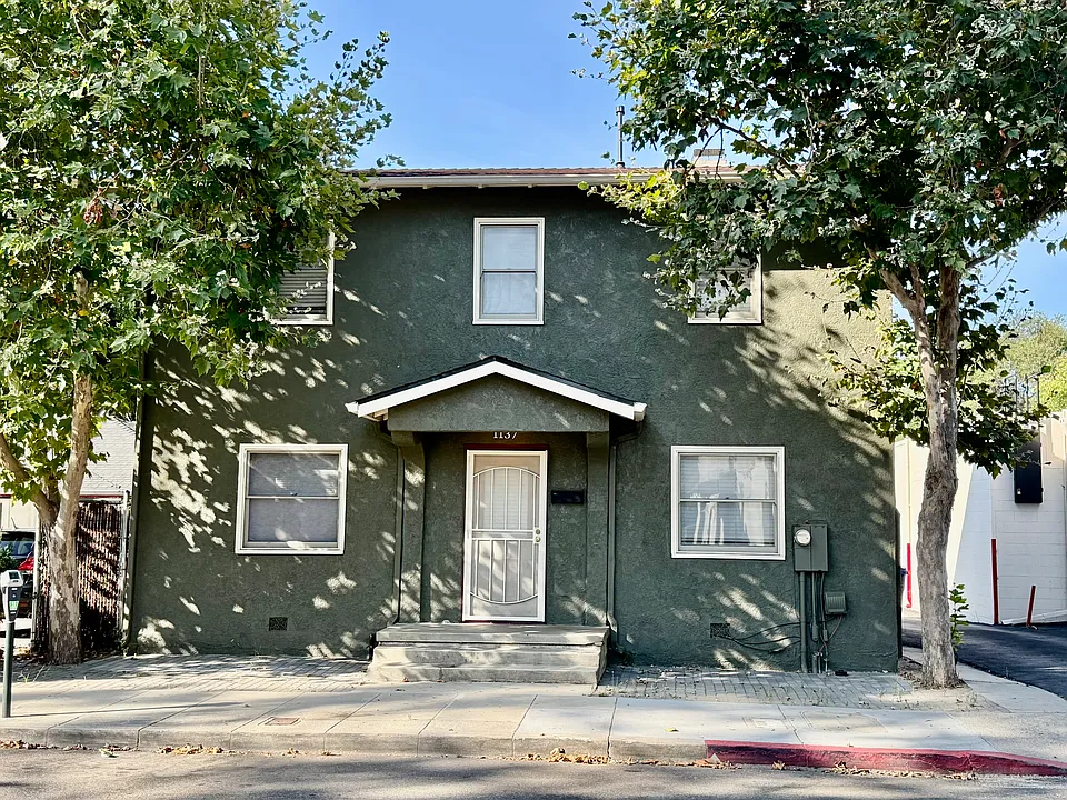 1137 Carmel St