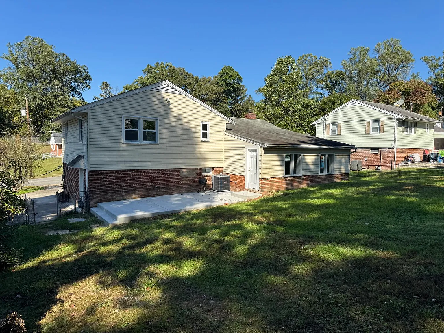 5959 Atteentee Rd — Photo 2