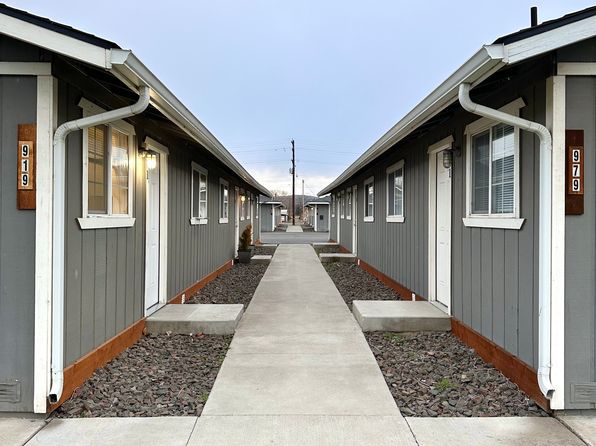 979 NW Ewen St APT 2