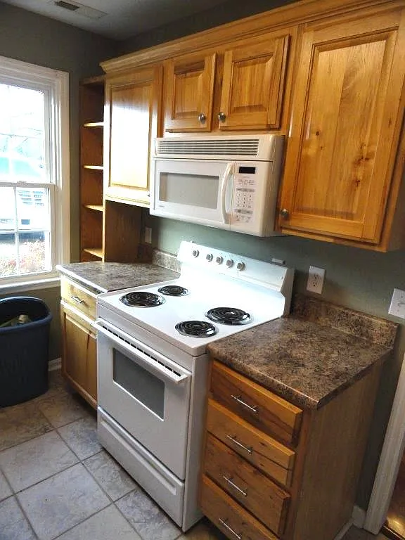 2 bed, 1.5 bath, 1116 sqft, $1,300 — Photo 2